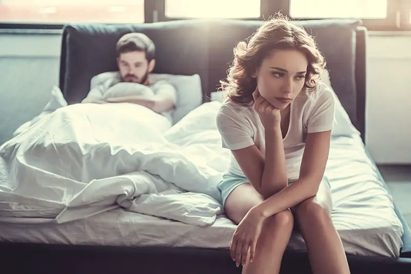 8 Möglichkeiten Wie Du Wissen Kannst, Ob Dein Mann Sich Wirklich Interessiert Oder Dich Nur Kontrolliert
